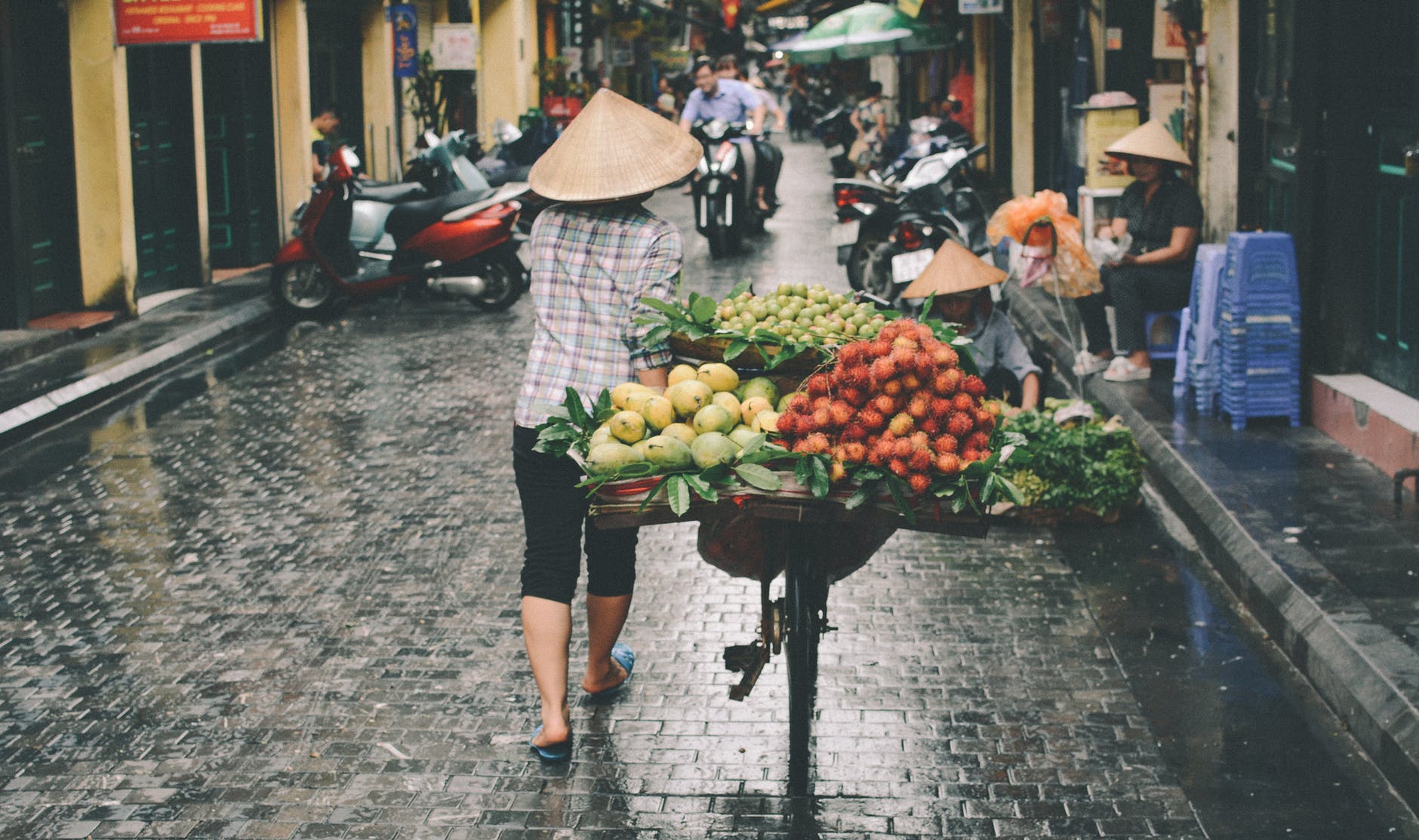 Văn hóa, lịch sử và con người chính là một chủ đề giao tiếp để bạn lựa chọn